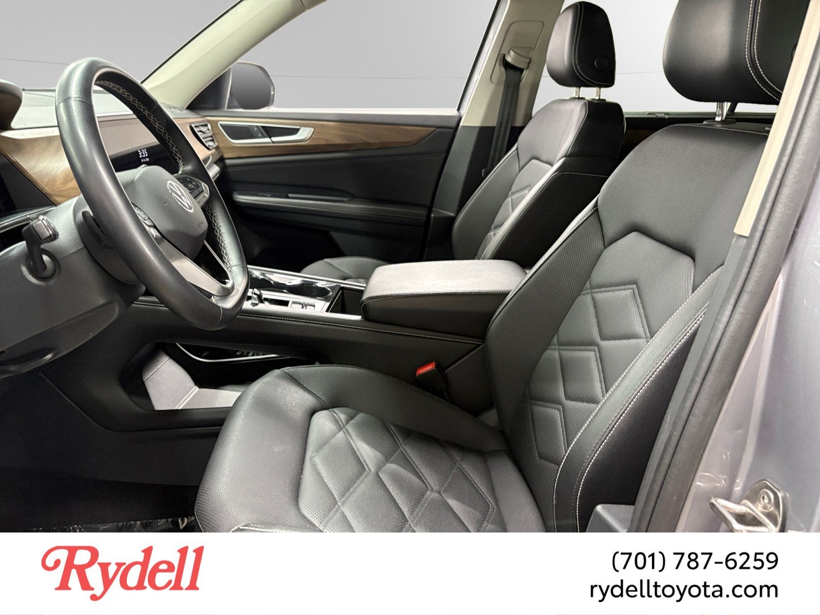 2025 Volkswagen Atlas 2.0T SE w/Technology
