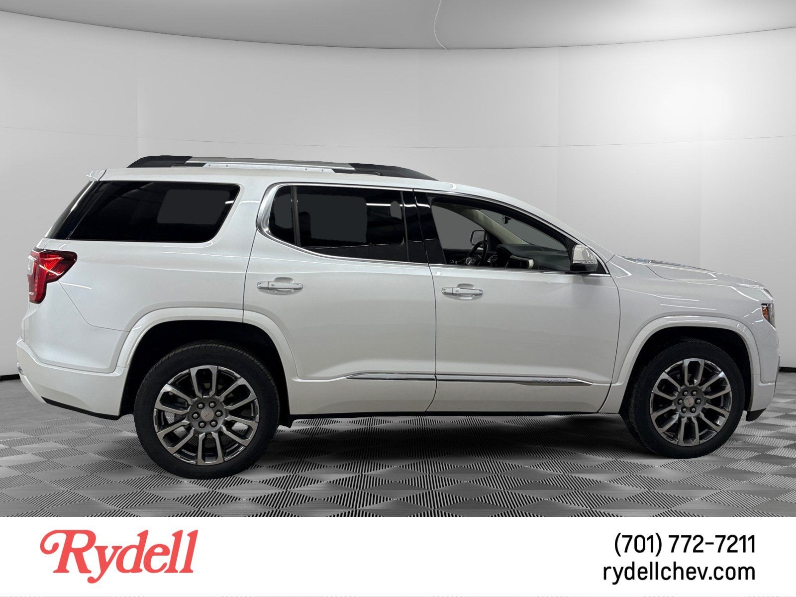 2023 GMC Acadia Denali